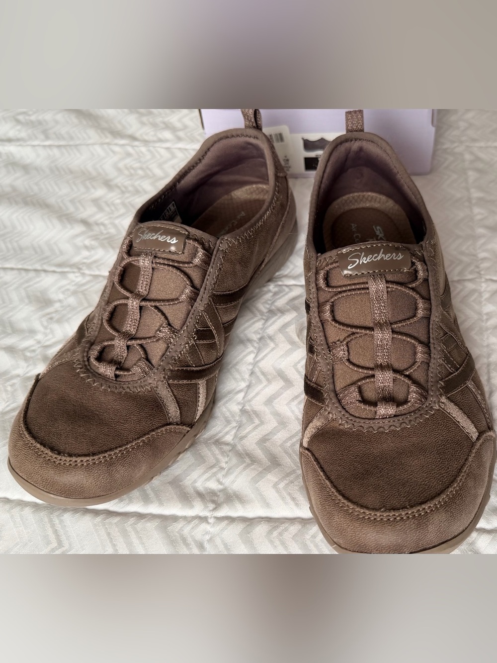 Skechers womens Breathe-easy - Days End Sneaker, Dark Taupe, 7 US - NEW